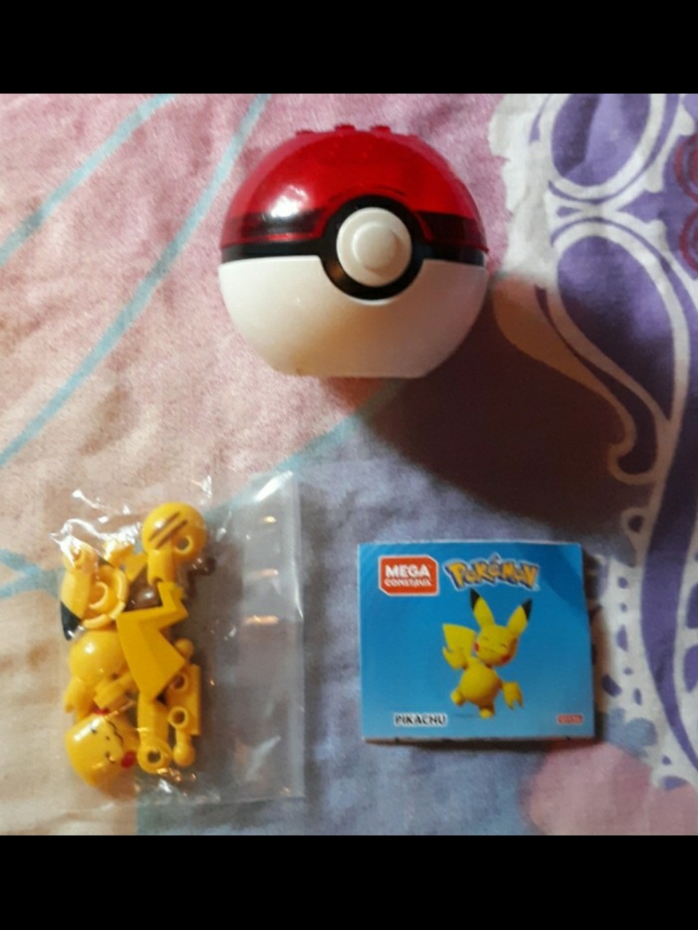 Pokémon Pikachu Mini Figure with Poké Ball Case